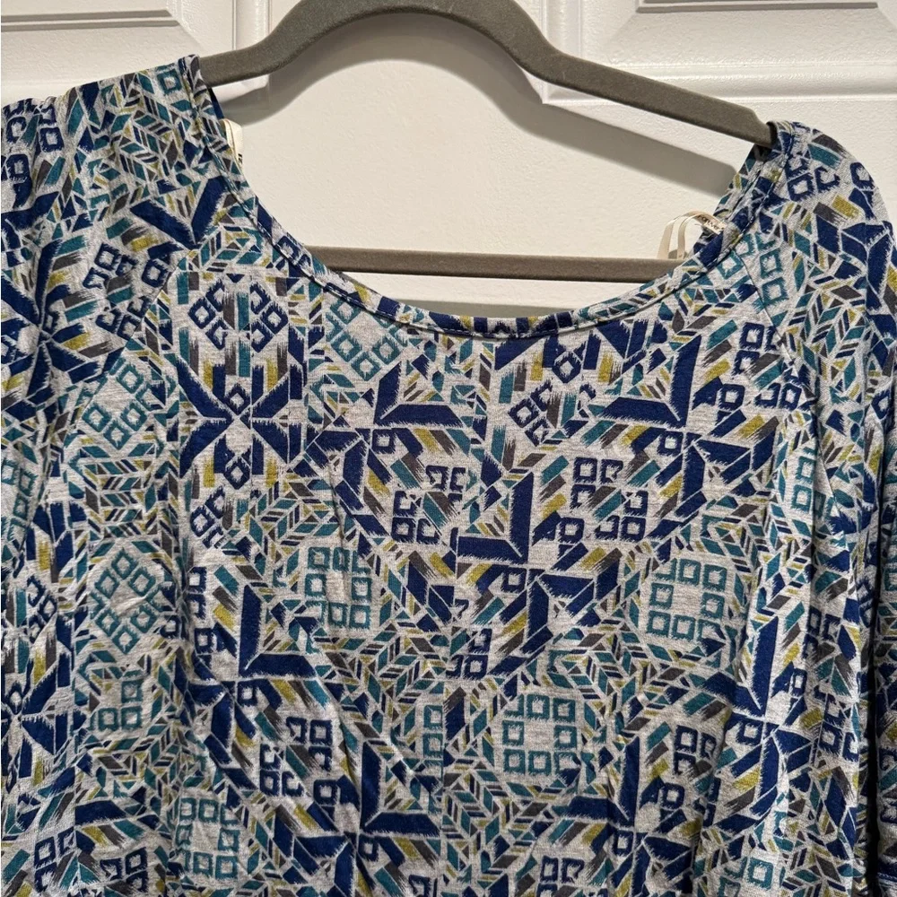 Patterned Open Back Top - Picture 8 of 12